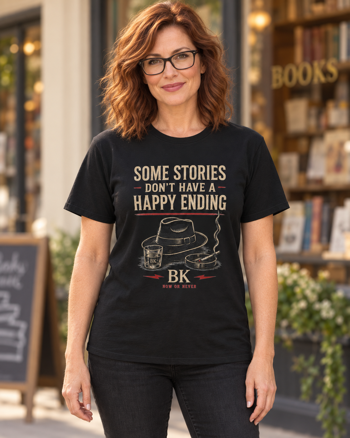 Modelo con camiseta stories de BILYKID. Simulación con IA; ajuste orientativo.